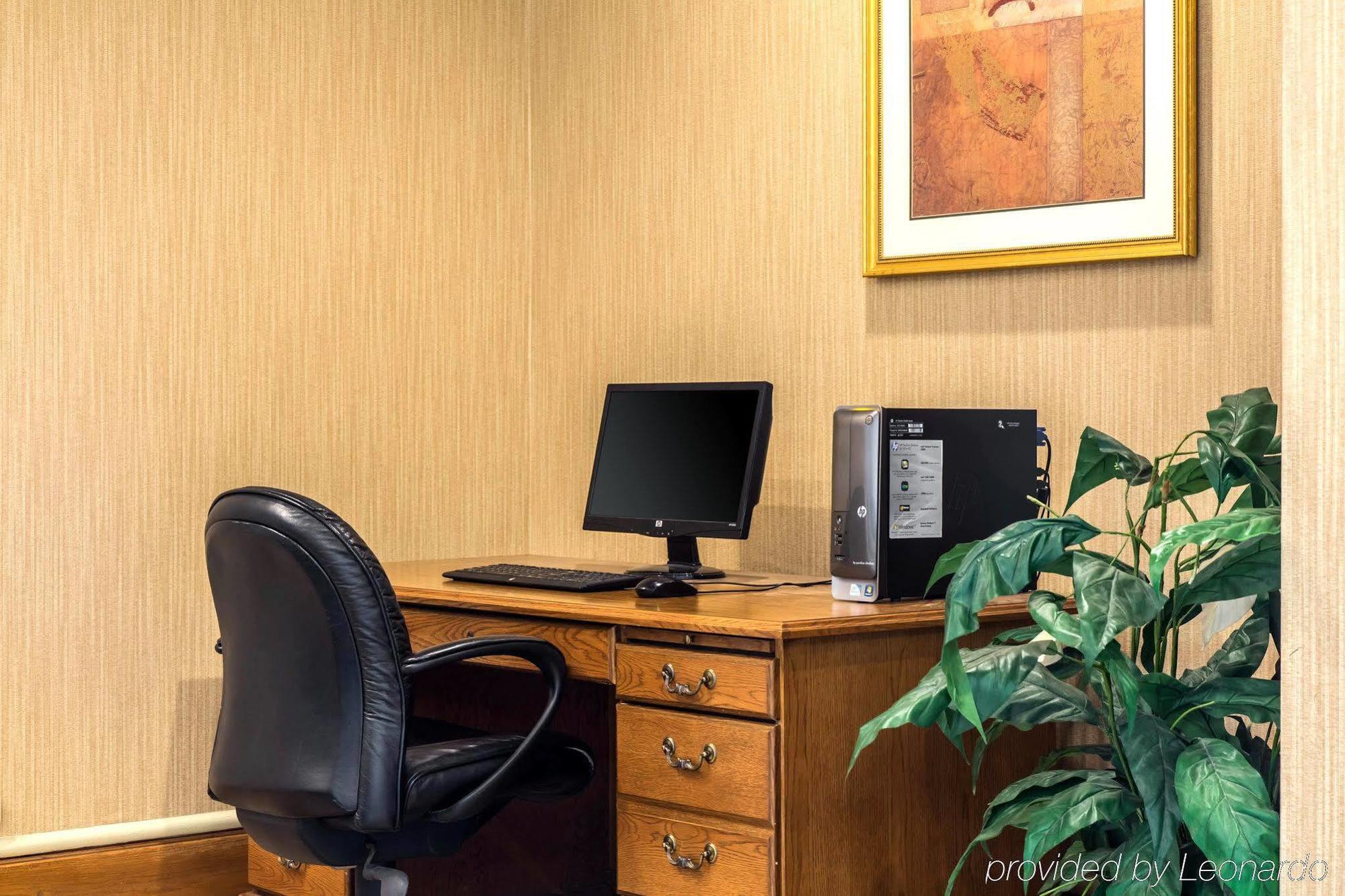 Quality Inn Windsor Locks Buitenkant foto