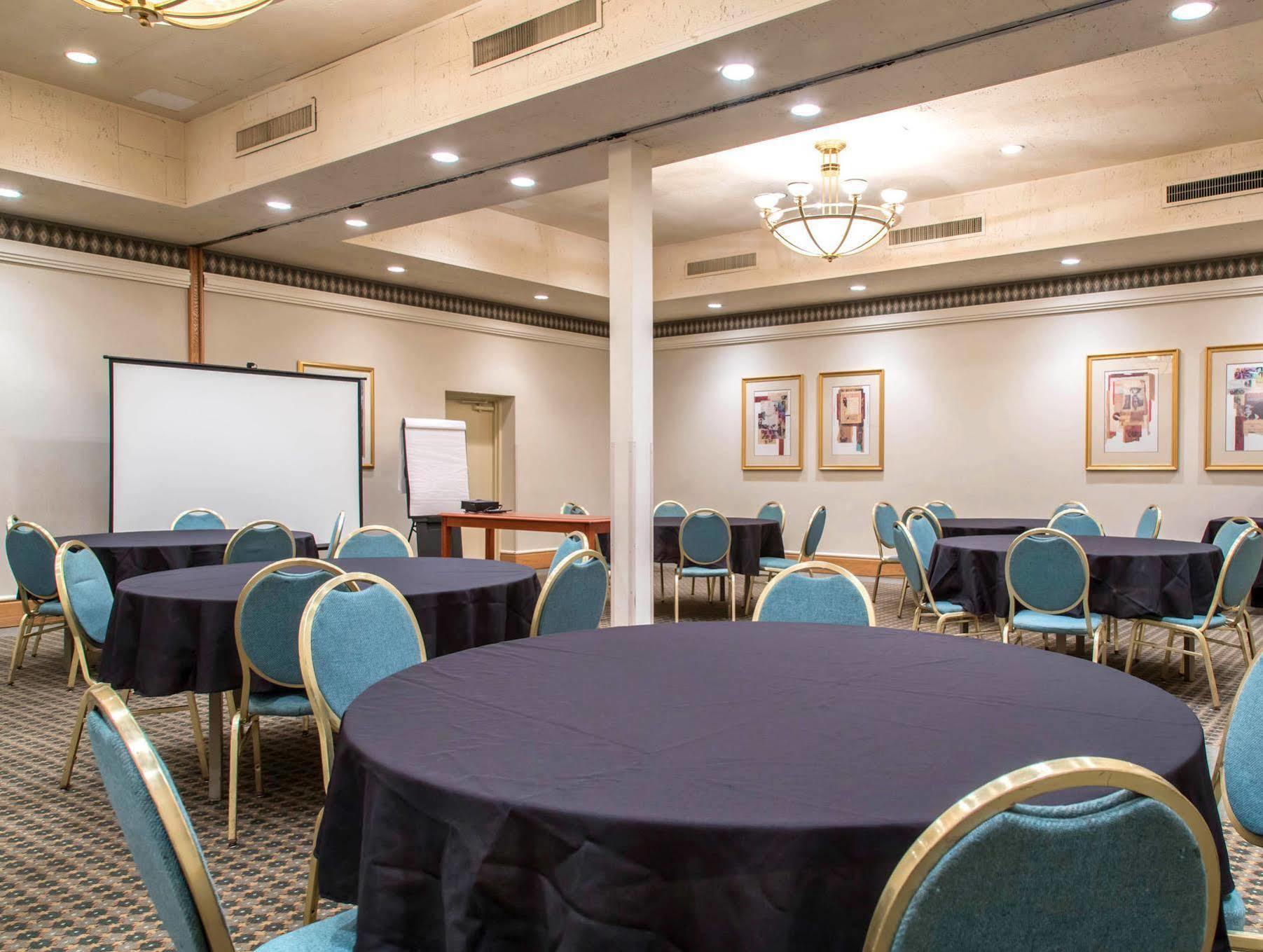 Quality Inn Windsor Locks Buitenkant foto